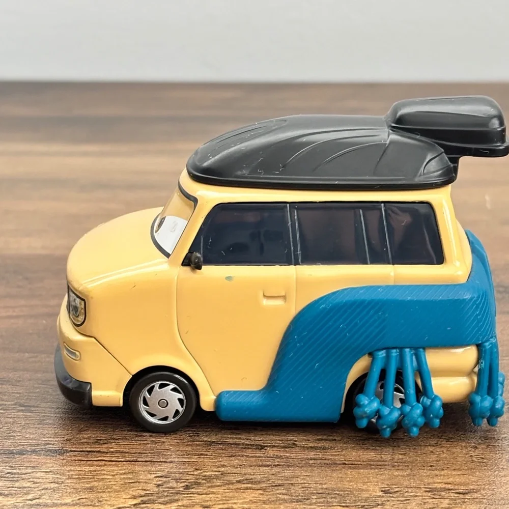 Disney Pixar Cars 2 Deluxe #7 Pinion Tanaka Diecast Sumo Wrestler Toy Car Mattel